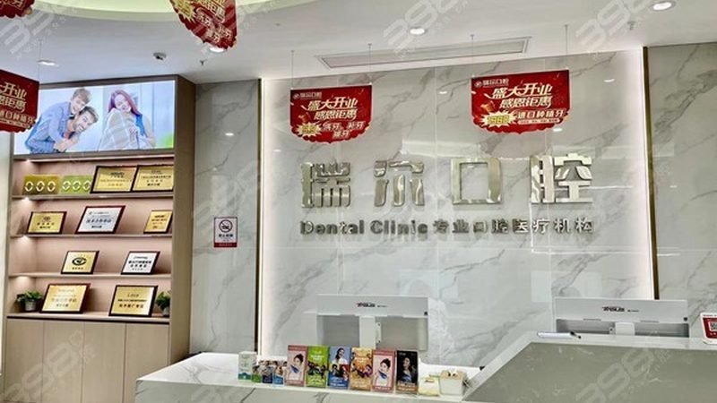 儿童龋齿填充后，家长需要特别注意以下术后事项：